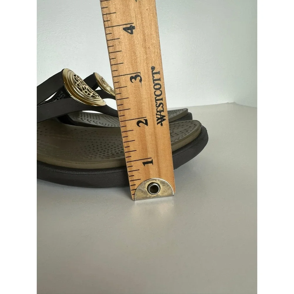 Crocs Sanrah Medallion Gold Circle Wedge Sandals Size 9 Brown Thong Flip Flops